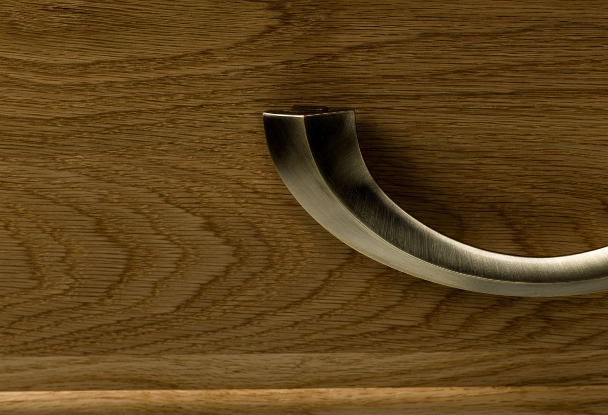 Kista Kontur - detaljbild metallhandtag