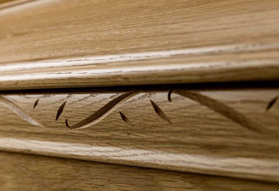 Kista Royal klarlackad ek detalj lock